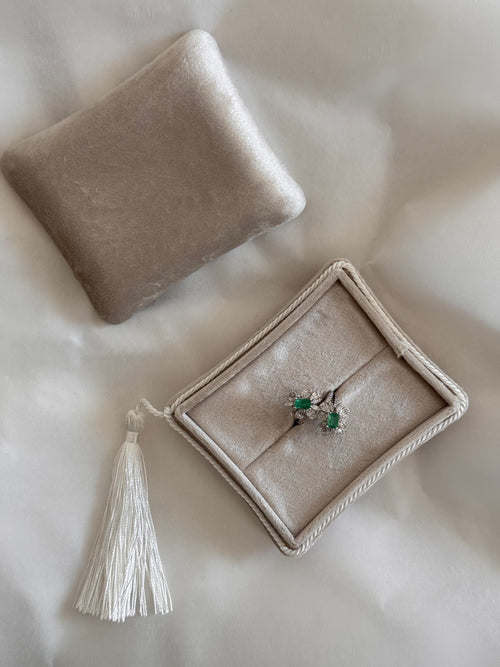 Aurora - 18K White Gold Modern Double Flower Emerald & Diamond Ring