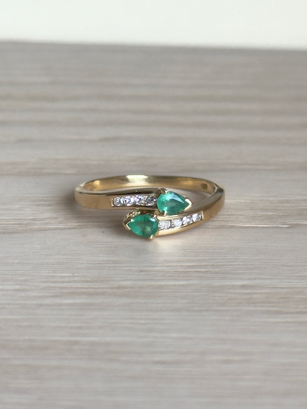 Livia - Vintage 18K Yellow Gold Toi et Moi Pear Emerald & Diamond Ring