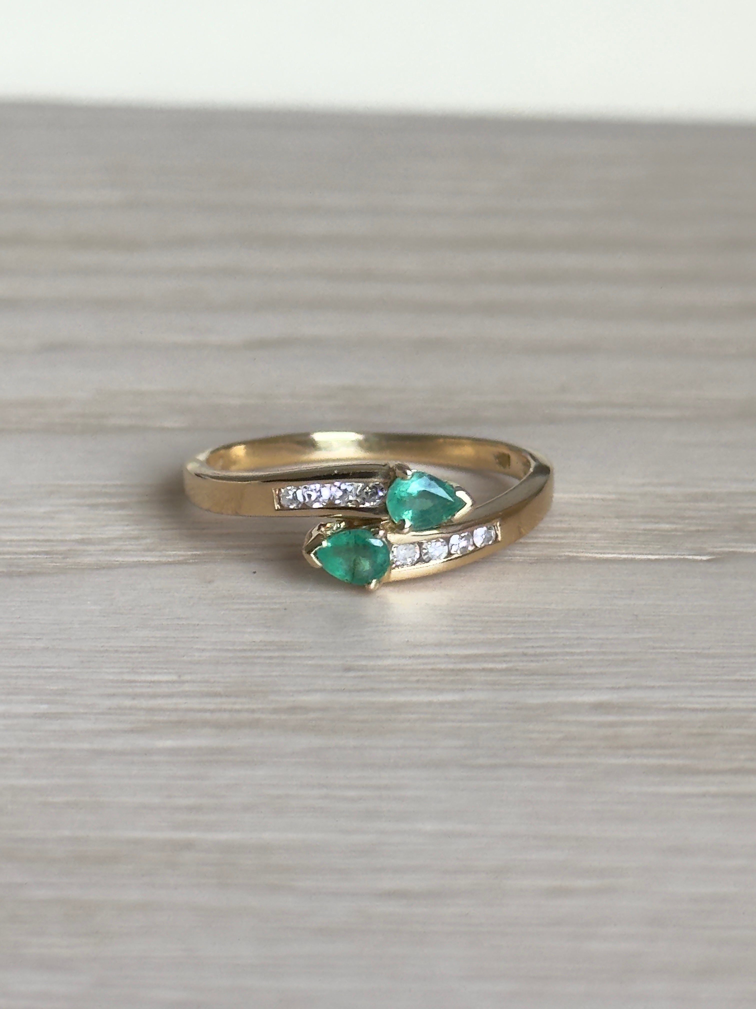 Livia - Vintage 18K Yellow Gold Toi et Moi Pear Emerald & Diamond Ring