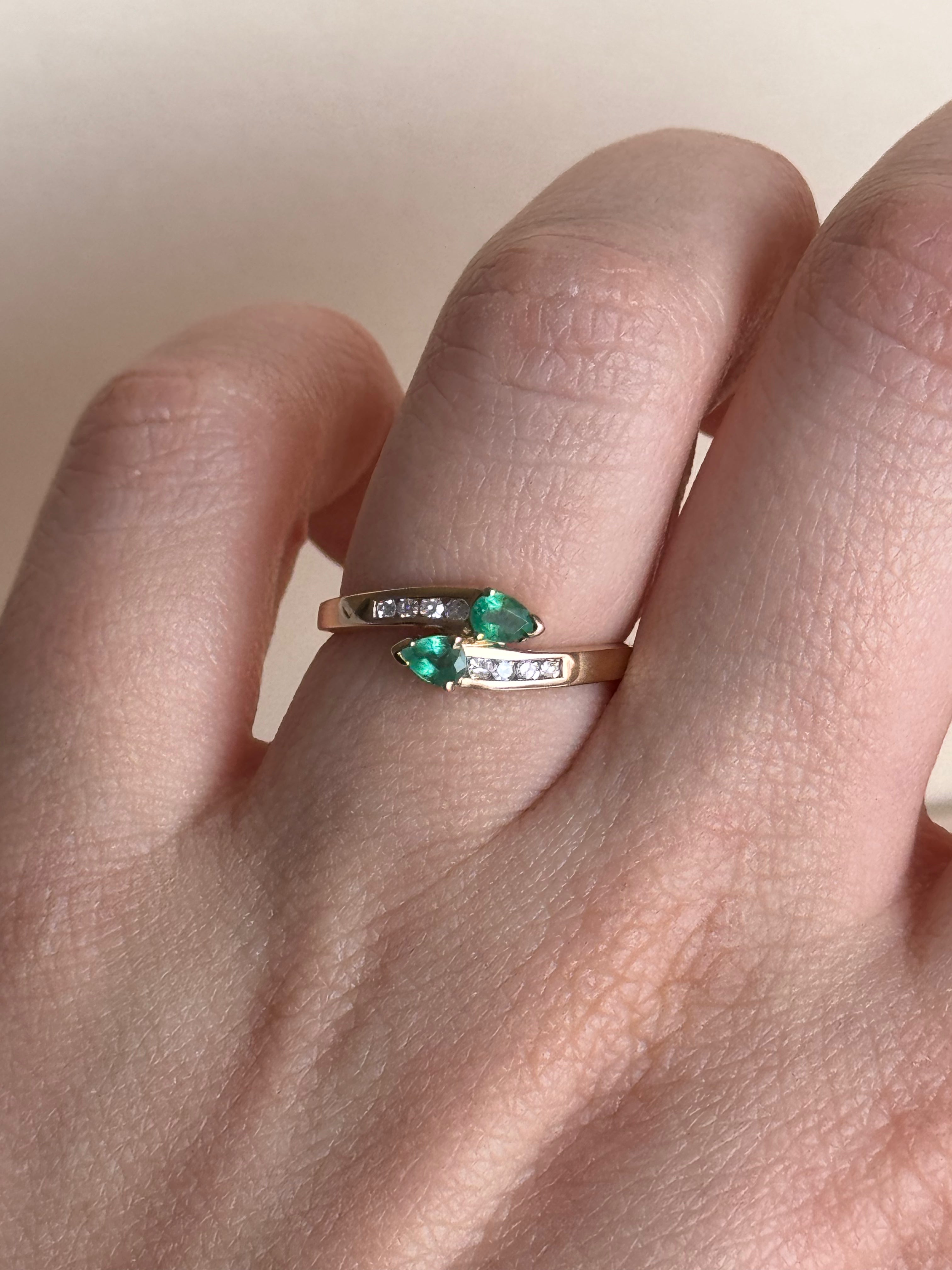 Livia - Vintage 18K Yellow Gold Toi et Moi Pear Emerald & Diamond Ring