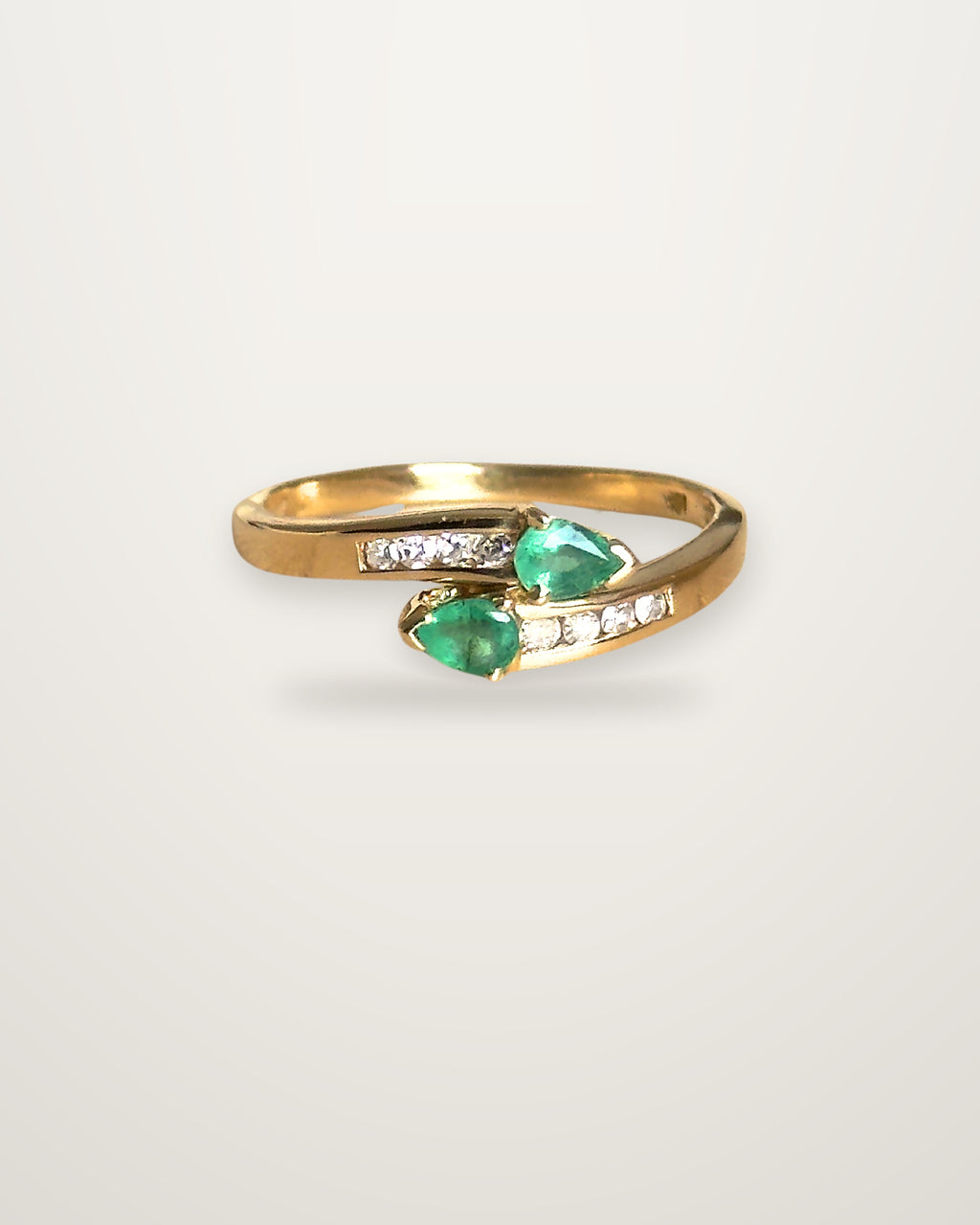 Livia - Vintage 18K Yellow Gold Toi et Moi Pear Emerald & Diamond Ring